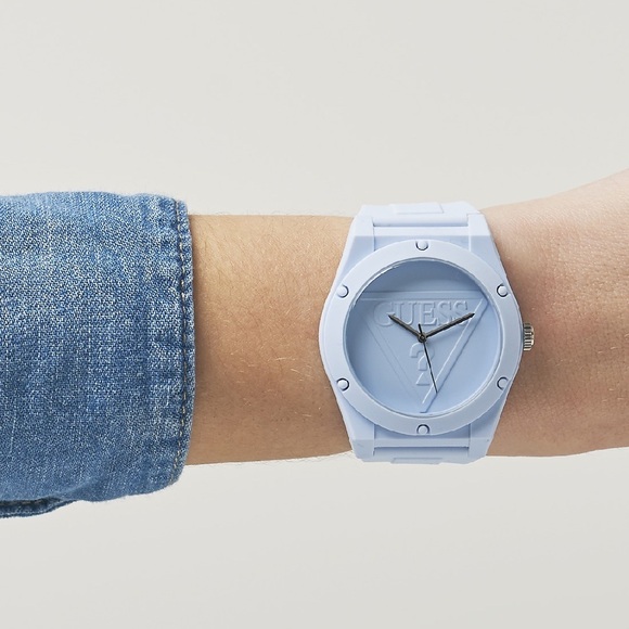 New GUESS Retro Pop W0979L6 silicone watch